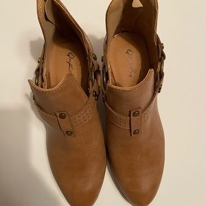 Brown booties NWOT 6 1/2